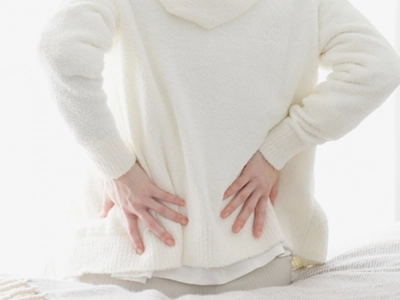 産後腰痛イメージ